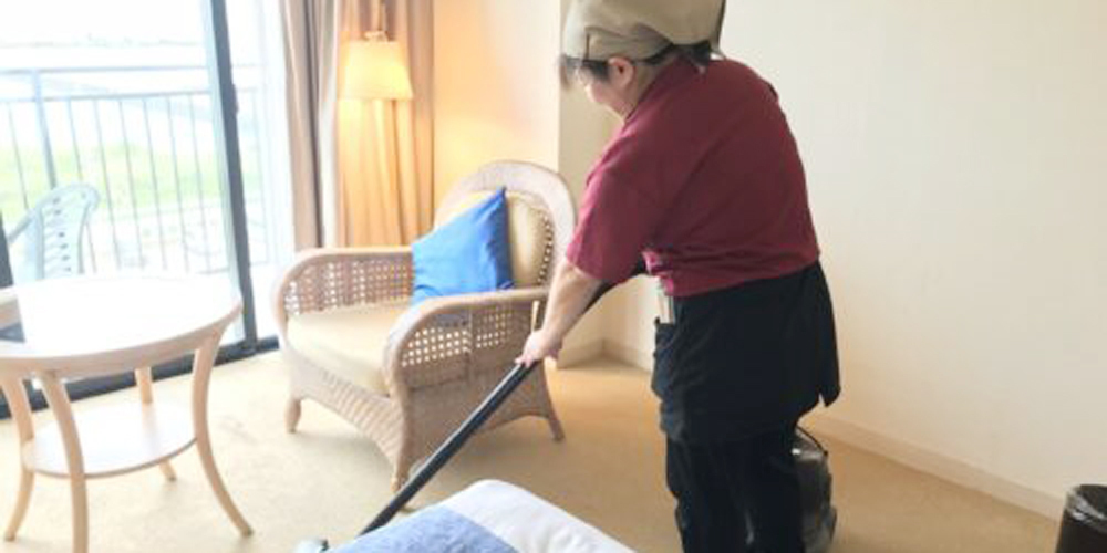 客室清掃員（那覇市松山）【5h勤務／週休2～4日／無料駐車場あり